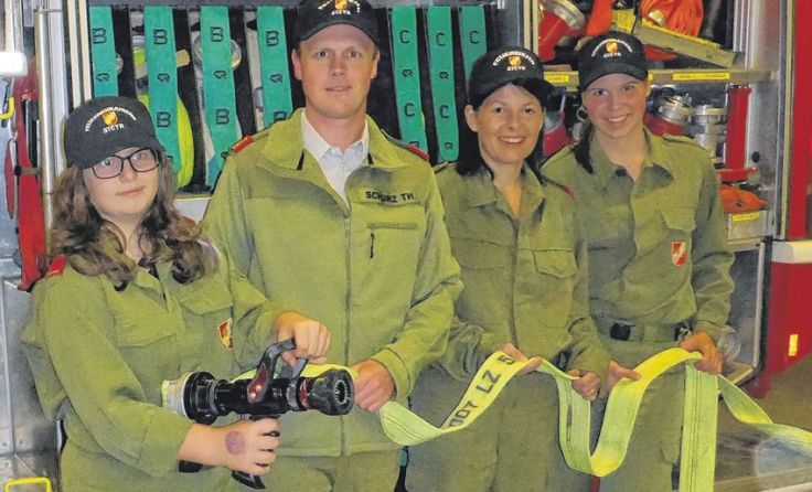 Von links: Miriam Auerberg, Kommandant Thomas Schurz, Sabine Staudinger und Theresa Haas
