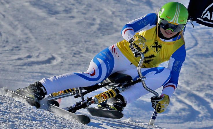 Claudia Hartl hat gute Chancen, erstmals den Gesamt-Weltcup im Skibob zu gewinnen. Foto: Plohe