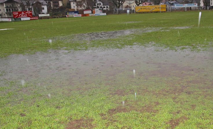 Viele Spiele im Fußball-Unterhaus fielen ins Wasser. Foto: Hörmandinger