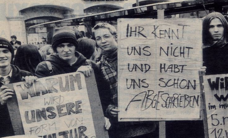 Demo im Jahr 1994. Jugendliche fordern ein Kulturhaus für Steyr. Foto: röda-Archiv