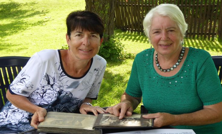 Halbschwestern: Margaret Wynarchuk (links) aus Toronto und Rosa Holzer aus Schiedlberg. Foto: geh
