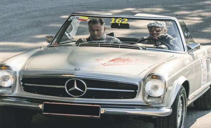 Diverse Oldtimer fahren am Samstag am Steyrer Stadtplatz auf. Foto: Krebshilfe OÖ