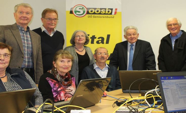 Rund 20 Teilnehmer kommen zum wöchentlichen Stammtisch in Steyr.