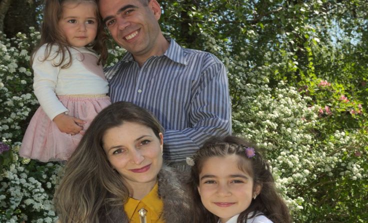 Die Familie Ghulyan bei der Erst-kommunion von Karina