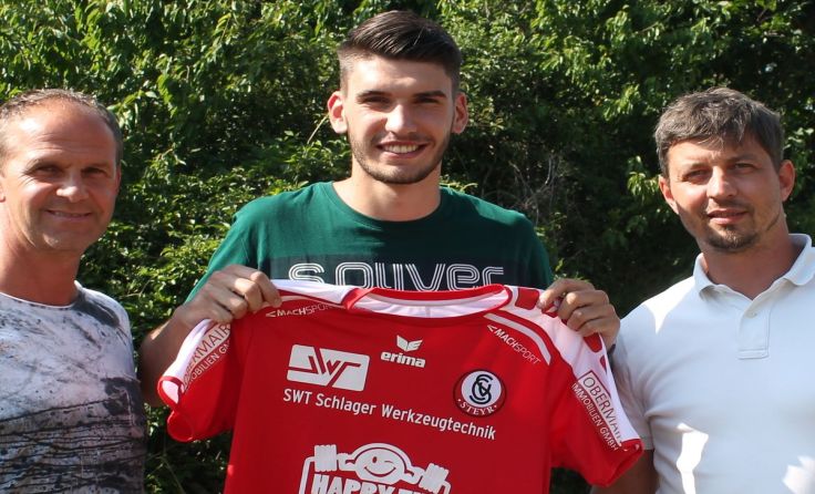 Von links: Co-Trainer Andreas Milot, Alem Pasic, Trainer Gerald Scheiblehner