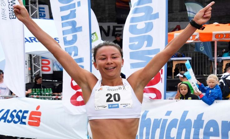 Die Garstnerin Yulia Ecker jubelt über Platz zwei bei den Damen. Foto: Kainrath