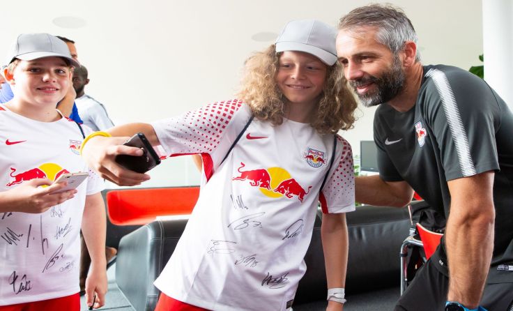 Selfie mit Erfolgstrainer Marco Rose Foto: A1/Birgit Probst