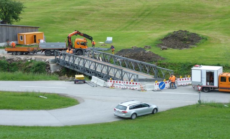 Der Verkehr im Pechgraben wird über eine Behelfsbrücke umgeleitet. Foto: Land OÖ