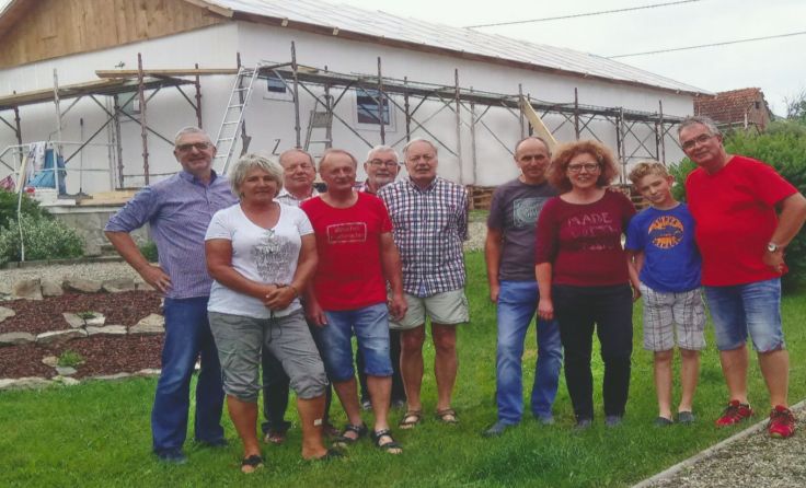 Eine Woche bauten die Helfer rund um Wolf-Dieter Pichler an der neuen Halle.