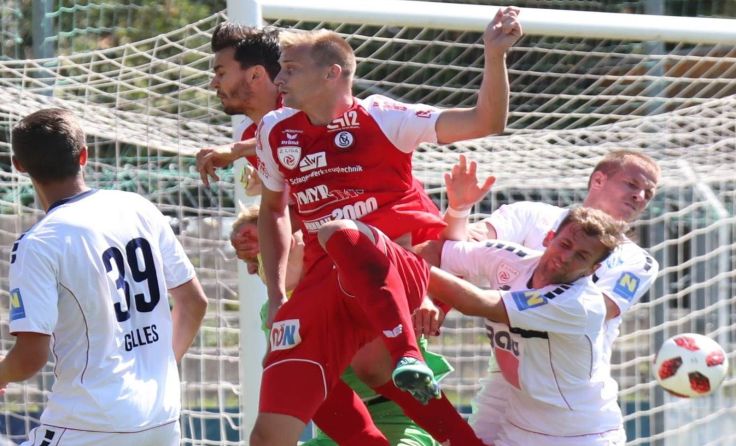 Vorwärts bringt den Ball nicht ins Tor. Foto: Moser