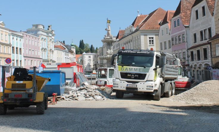 Am Steyrer Stadtplatz herrscht rege Bautätigkeit, unter anderem entsteht eine Flaniermeile.
