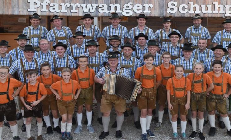 Die Pfarrwanger Schuhplattler wurden 1991 gegründet und haben 37 Mitglieder.