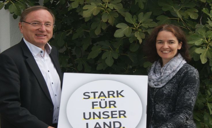 Bezirksparteiobmann Johann Singer und Landtagsabgeordnete Regina Aspalter Foto: ooevpsteyrland