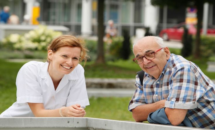 Gabriela Simmer ist Bindeglied zwischen Krankenhaus und Selbsthilfegruppen. Foto: gespag