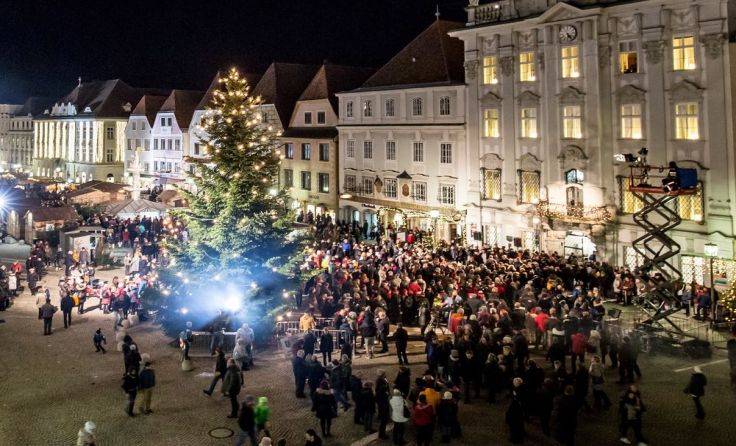 In der Weihnachtszeit kommen besonders viele Tagestouristen nach Steyr. Foto: www.botagraph.com