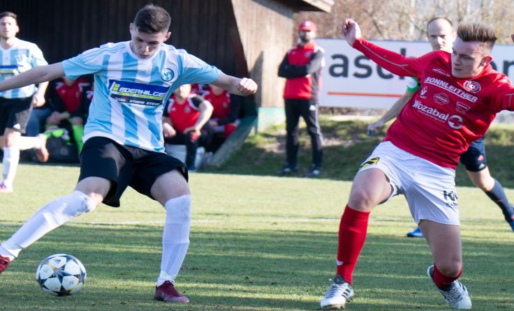 Christoph Kugfarth (links) trifft für St. Ulrich. Foto: Moser