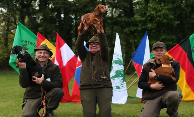 Anne Löwenstein mit Dackelhündin Belana vom Krummholz Foto: Privat