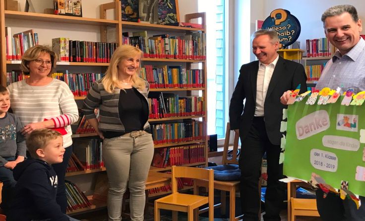 Die Erstklässler der Volksschule waren kürzlich in der Bücherei zu Gast. Foto: Privat