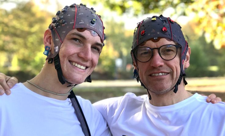 Steven Laureys von der Universität Lüttich und sein Sohn Hugo Foto: g.tec