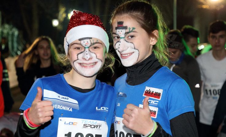 Veronika und Lisa sind Stammgäste beim Christkindllauf. Foto: Archiv/Moser