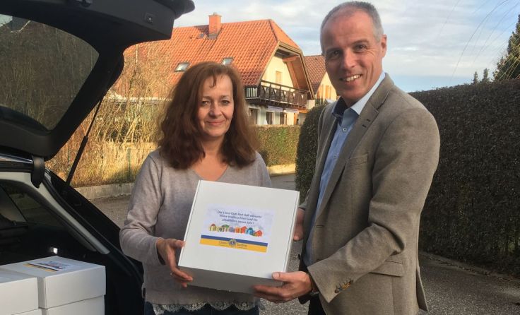 Richard Füßlberger mit Maria Riegl (Kinder- und Jugendhilfe Steyr) Foto: Lions