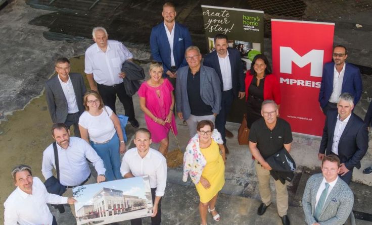 Baustellenbesichtigung am Montag mit Investoren, Mietern und Vertretern der Politik Foto: Rußkäfer