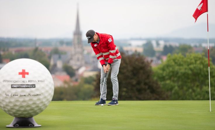 Jährlich findet in Bad Hall ein Golf-Charity-Turnier statt. Foto: OÖRK/Sieghartsleitner