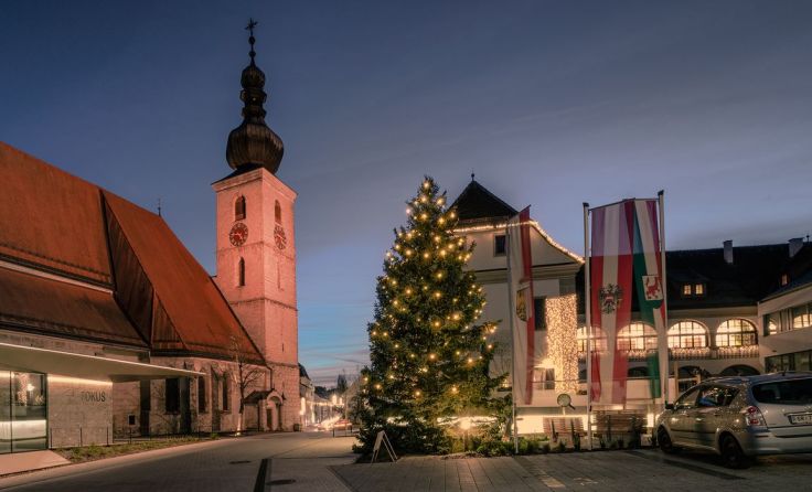 Schauplatz des Bauernmarktes ist rund um das Schloss im Ortszentrum. Foto: Franz Stütz