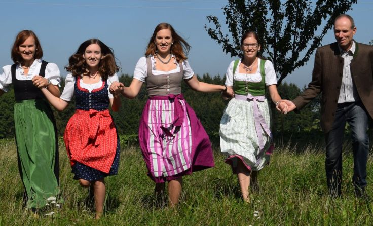 Monika und Franz Viehaus mit ihren Töchtern Christina, Lisa und Marlene. Foto: privat