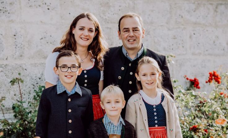 Elisabeth und Erich Stubauer mit ihren Kindern Klemens, David und Viktoria (von links). Foto: privat