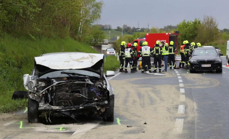 Unfall auf der B309 (Foto: Team fotokerschi.at/Mader)