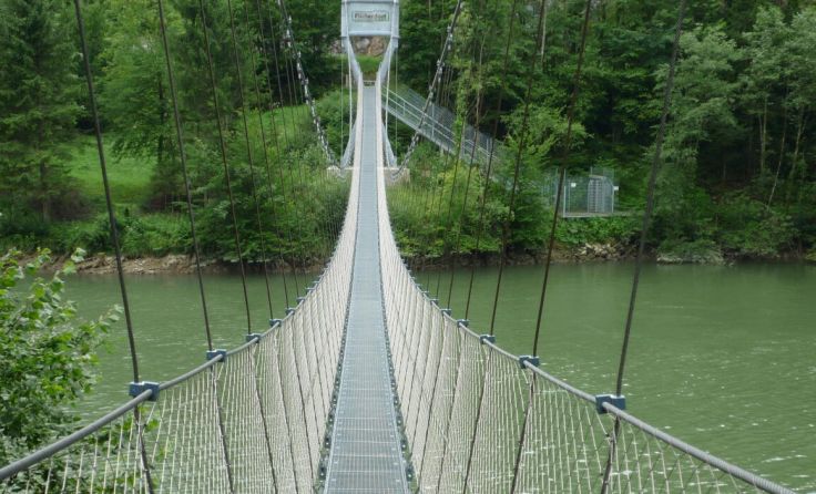Die Hochseilbrücke über die Enns in Großraming. (Foto: Herbert Lirscher)
