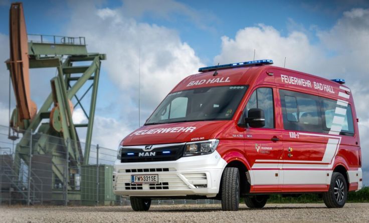 Das neue Kommandofahrzeug wird gesegnet. (Foto: FF Bad Hall)