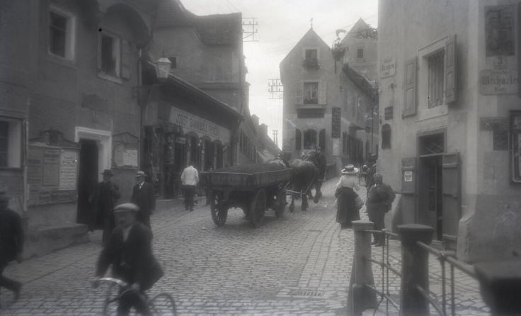 Die Kirchengasse vor rund 100 Jahren (Foto: Magistrat/Klunzinger)