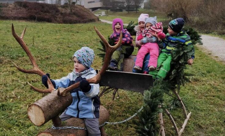 Im Dezember wird der Märchenweg weihnachtlich gestaltet. (Foto: Gemeinde)