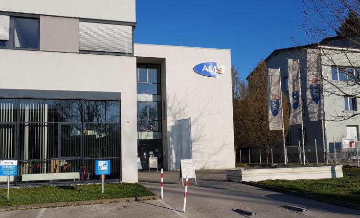 Impfkritiker treffen sich am 23. Dezember vor dem AMS in Steyr. (Foto: rh)