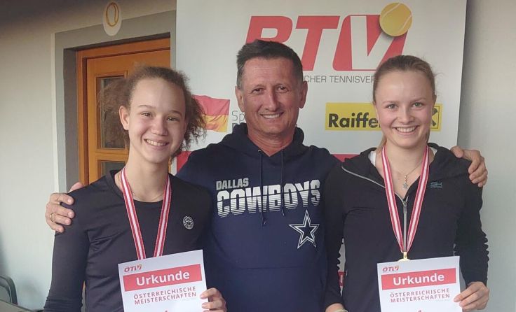 Von links: Johanna Hiesmair, Landestrainer Hermann Fiala und Theresa Stabauer (Foto: privat)