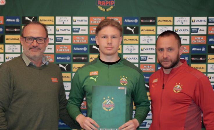 Von links: Willi Schuldes, Aaron Sky Schwarz und Steffen Hofmann (Foto: SK Rapid Wien)