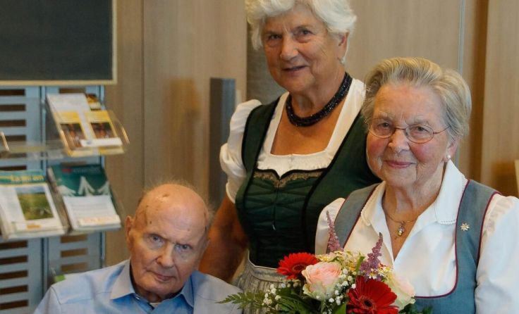 Aloisia und Alfred Ghezzi mit Goldhauben-Obfrau Pauline Leitner. (Foto: Ludwig Hinterplattner)