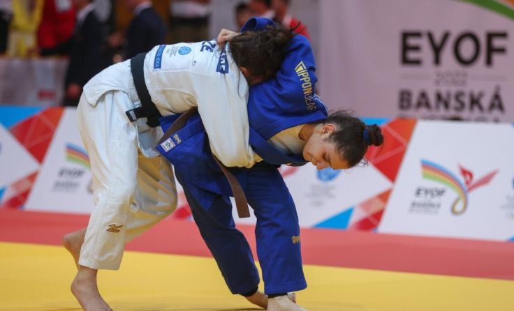 Tanzila Muntsurova (in Blau) gewann Bronze. (Foto: IJF/Carlos Ferreira)