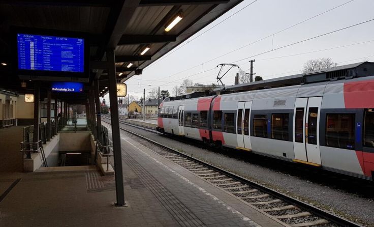 Die AK fordert einen massiven Ausbau des öffentlichen Verkehrs. (Foto: rh)