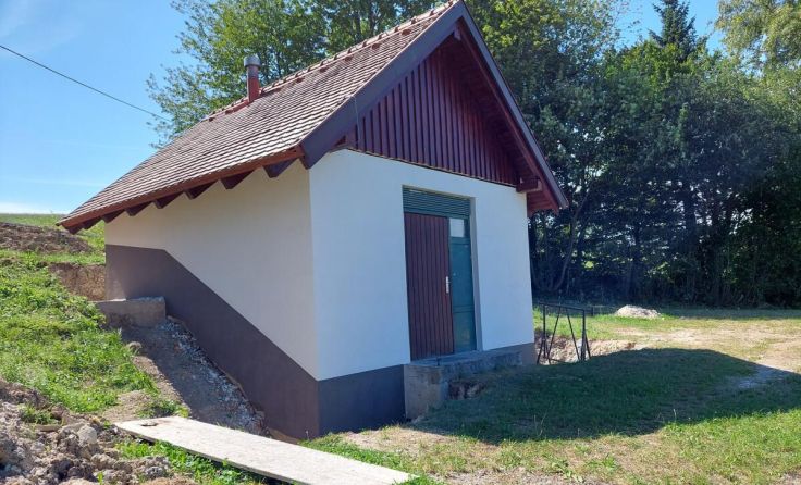 Der sanierte Hochbehälter „Schimpfhub“. (Foto: Gemeinde)