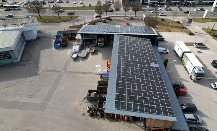 Auf weiteren Dachflächen in Steyr sollen PV-Module installiert werden. (Foto: SBS/Raab)