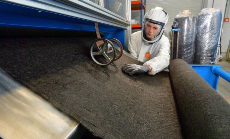 Weiterverarbeitung wiedergewonnener Kohlefaser (Foto: STFI/W.Schmidt)