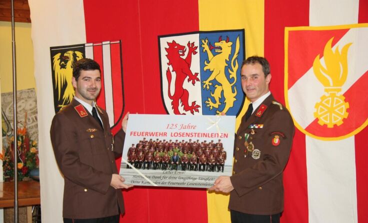 Stefan Ganglbauer (links) und sein Vorgänger Ernst Hundsberger (Foto: FF Losensteinleiten)