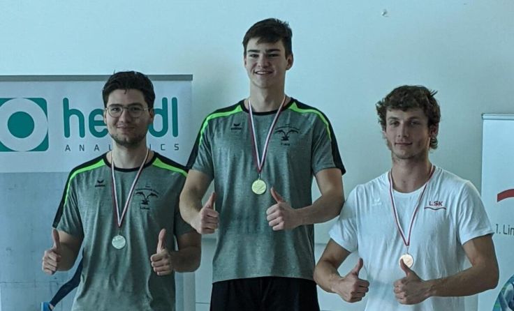 Franz Pühringer (Mitte) und Teamkollege Lukas Hirsch (links) (Foto: SC Steyr)