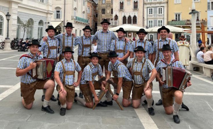 Die Pfarrwanger Schuhplattler in Piran (Foto: privat)