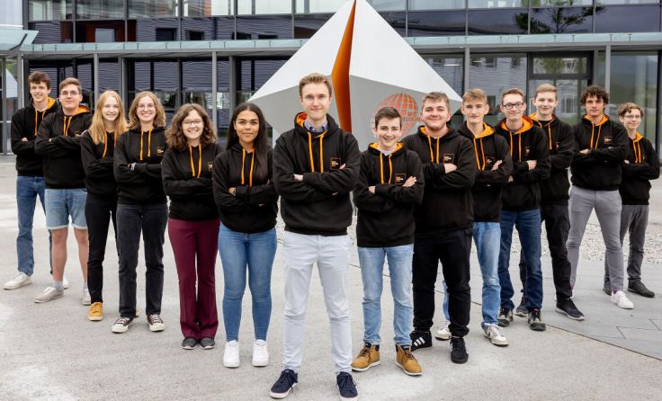Team-Buddy Christof Feischl und die heurigen BMD Future Lab Praktikanten (Foto: BMD)