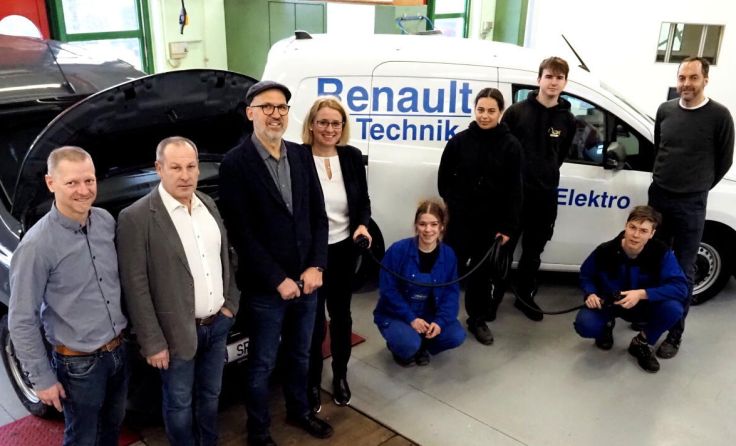 E-Auto-Übergabe an der HTL Steyr (Foto: HTL Steyr)