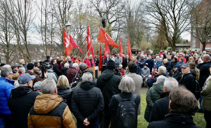 250 Menschen kamen zum Gedenken (Foto: Klaus Mader)